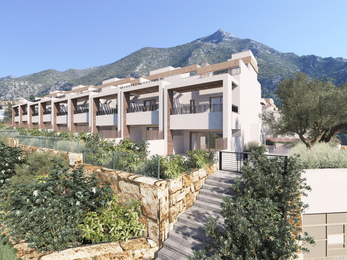 new-Townhouse-in-Istan-Ref-R4626643U249475 New Townhouse for sale in Istán