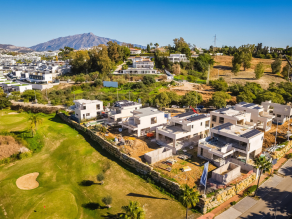 New Villa for sale in Estepona
