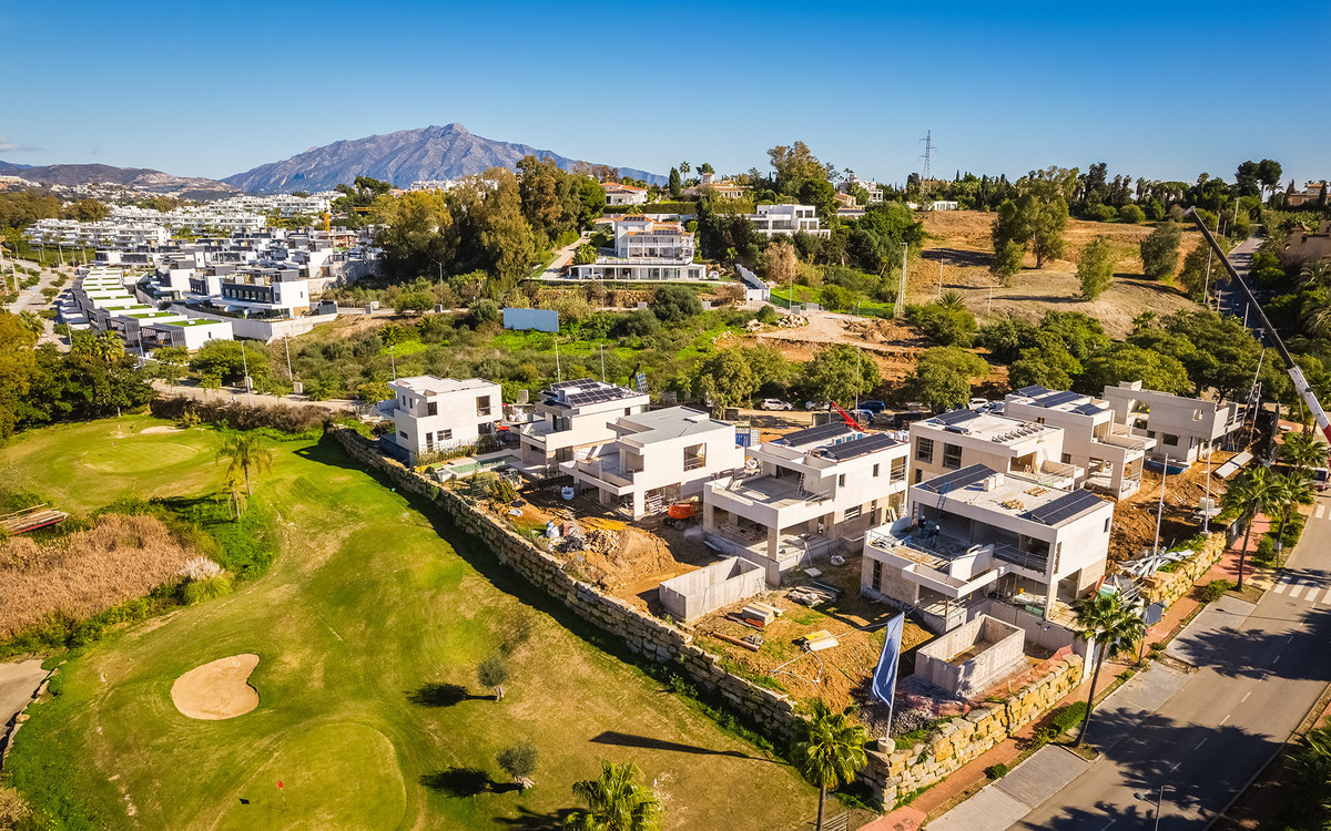 New Villa for sale in Estepona