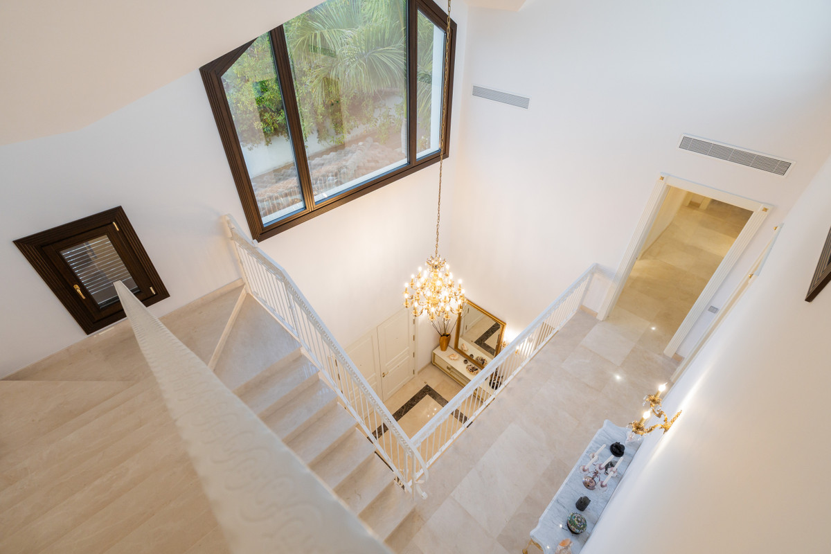 New Villa for sale in Estepona