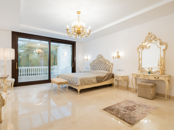New Villa for sale in Estepona
