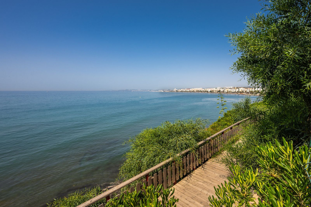 Apartment for sale in Estepona