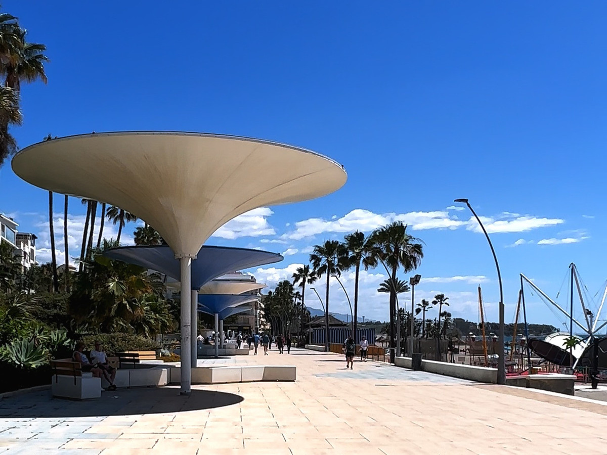 Apartment for sale in Estepona