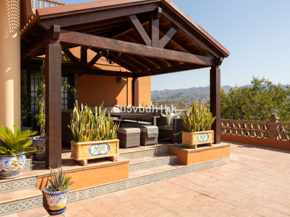 Finca for sale in Almogía