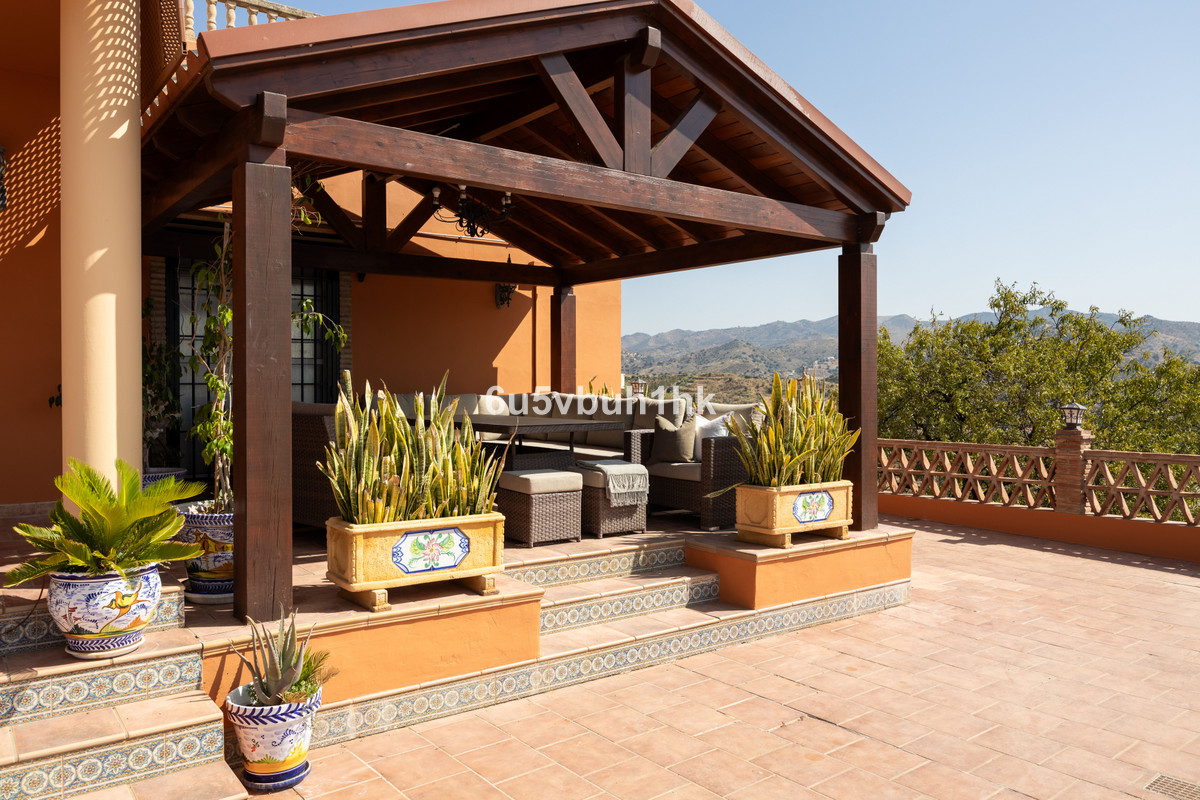 Finca for sale in Almogía
