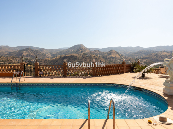 Finca for sale in Almogía