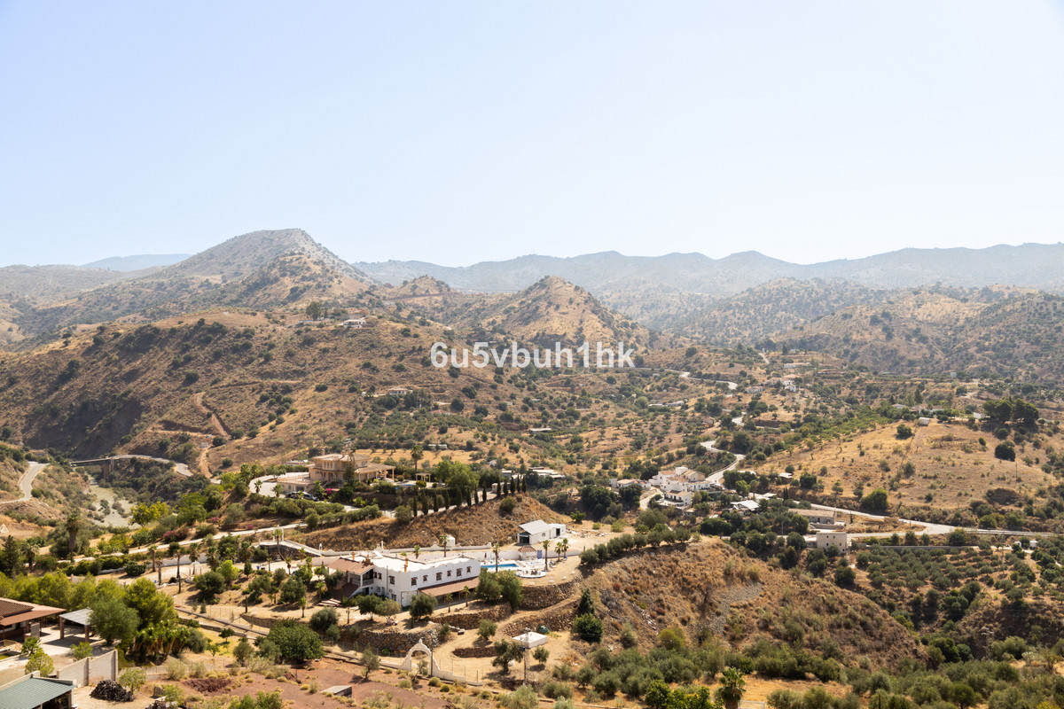 Finca for sale in Almogía