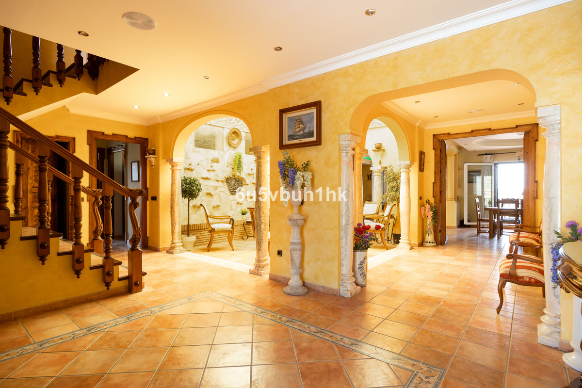 Finca for sale in Almogía
