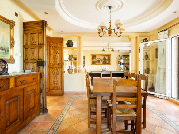 Finca for sale in Almogía