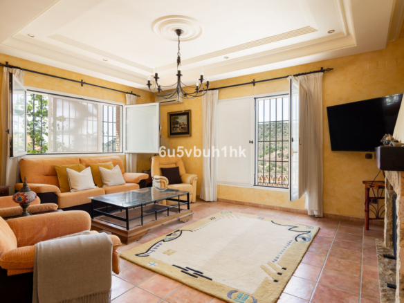 Finca for sale in Almogía