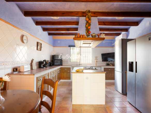 Finca for sale in Almogía
