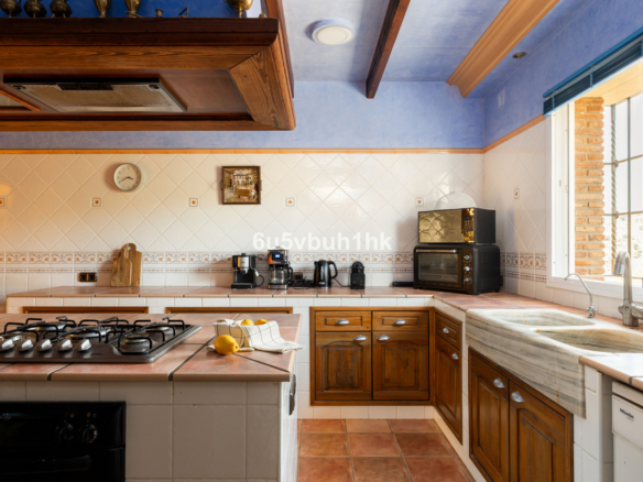 Finca for sale in Almogía