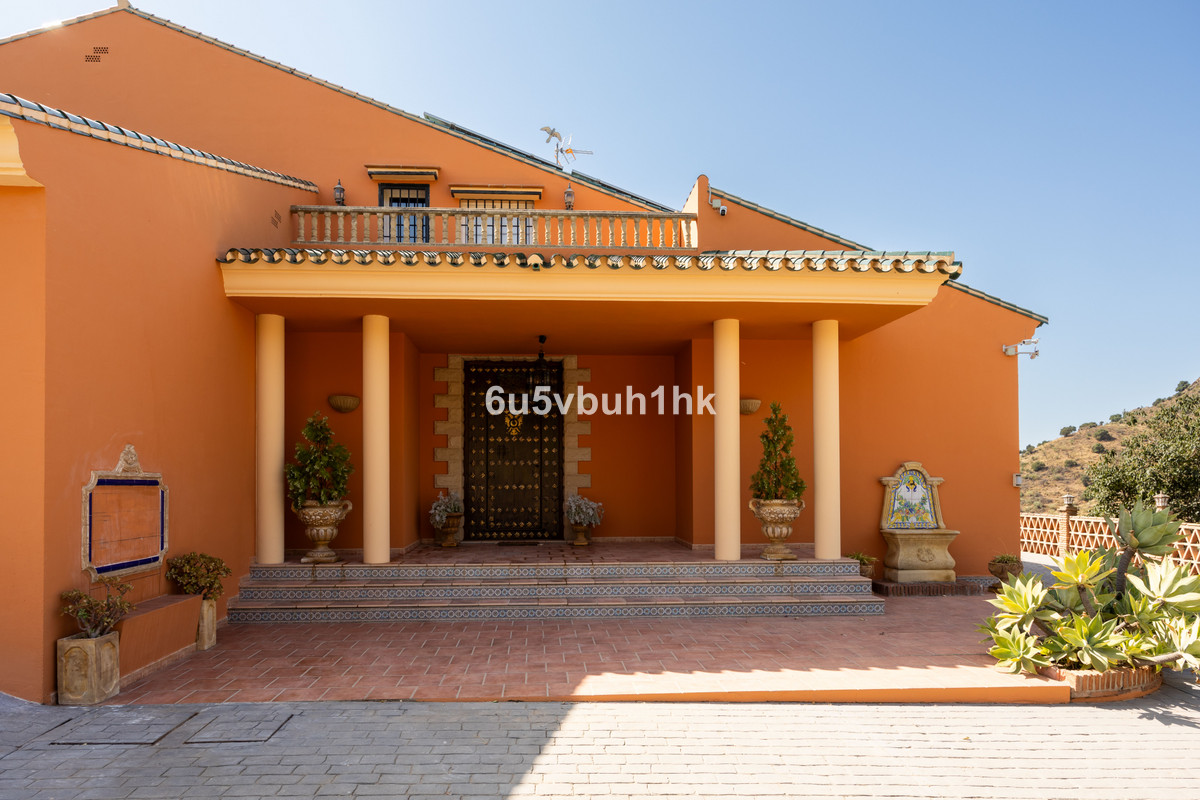 Finca for sale in Almogía