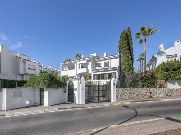 Semi-Detached House for sale in Marbella