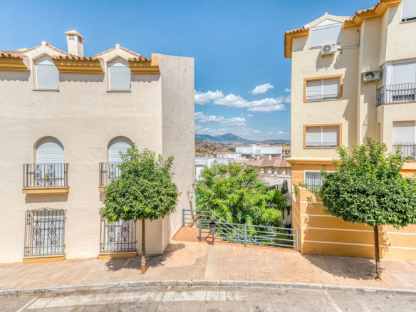 Townhouse for sale in Coín