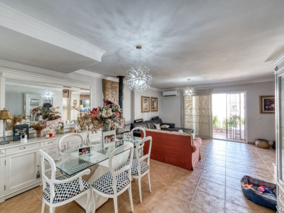 Townhouse for sale in Coín