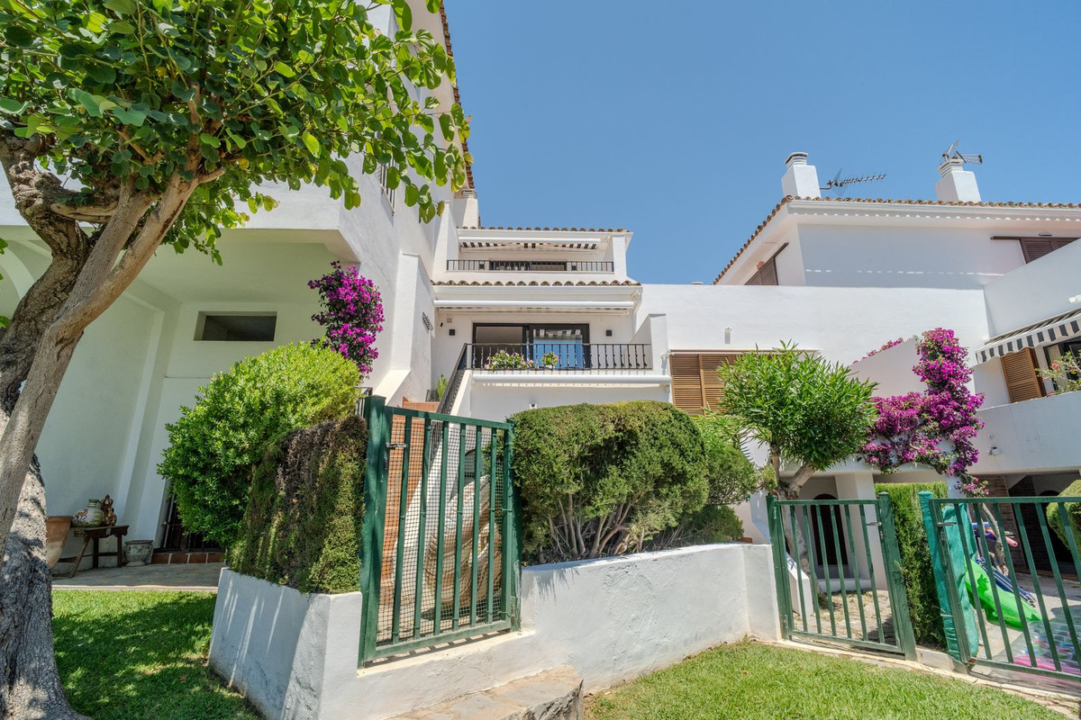Townhouse for sale in Estepona