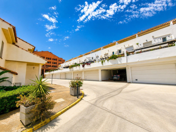 Townhouse for sale in Manilva