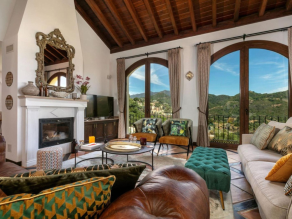 Villa for sale in Benahavís