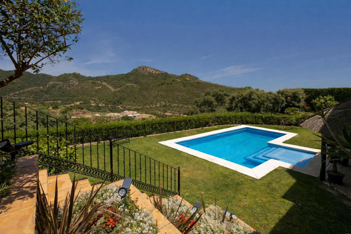 Villa for sale in Benahavís