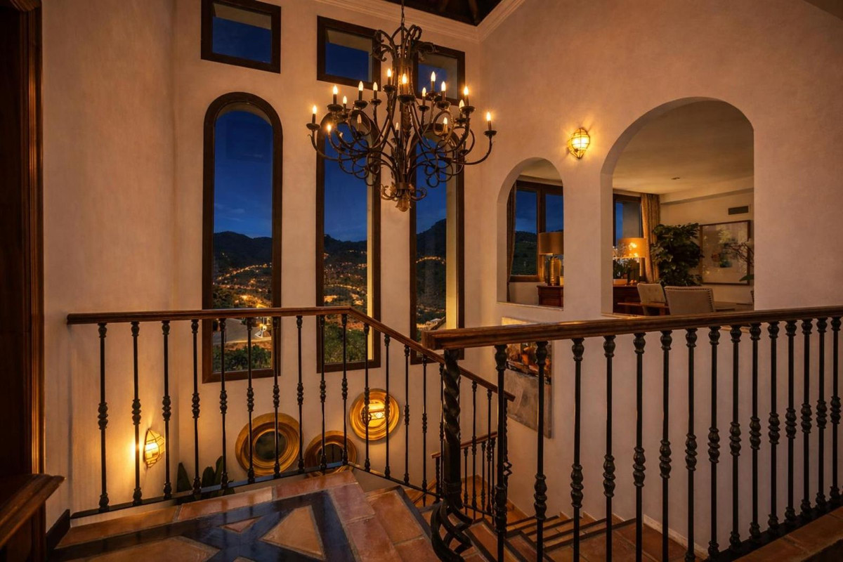 Villa for sale in Benahavís