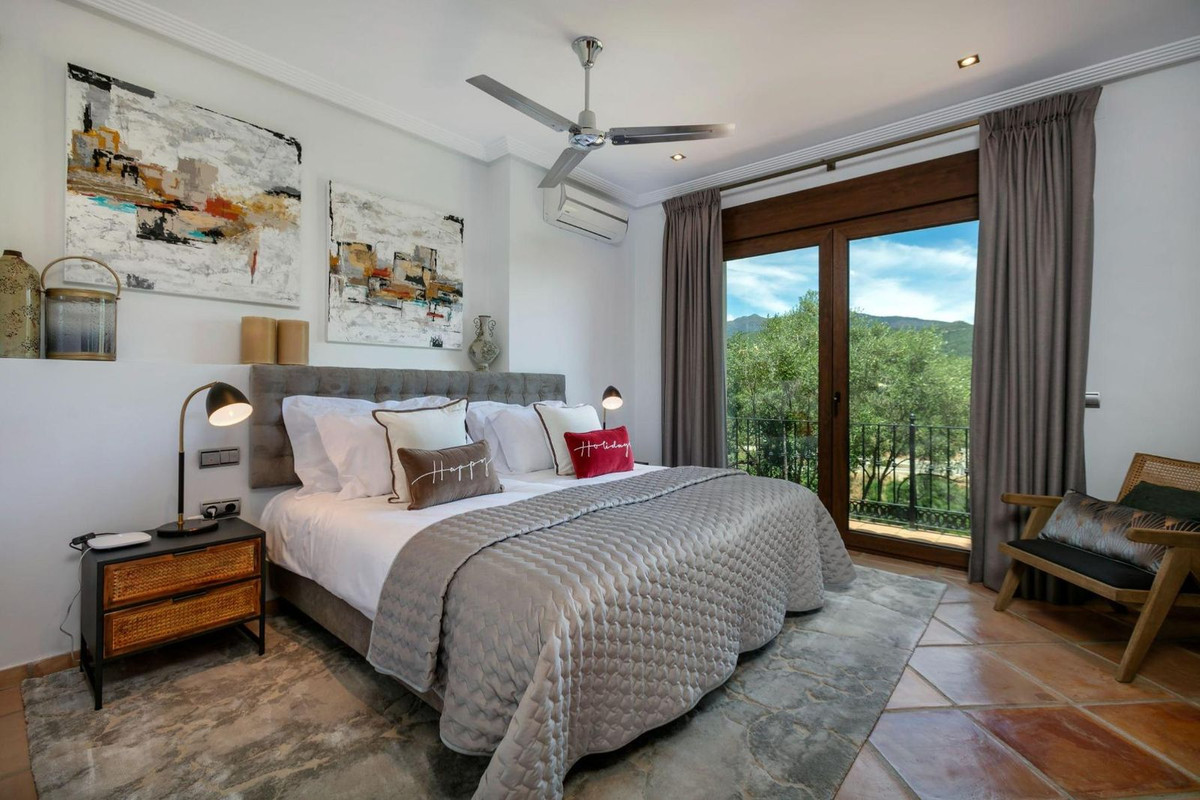 Villa for sale in Benahavís