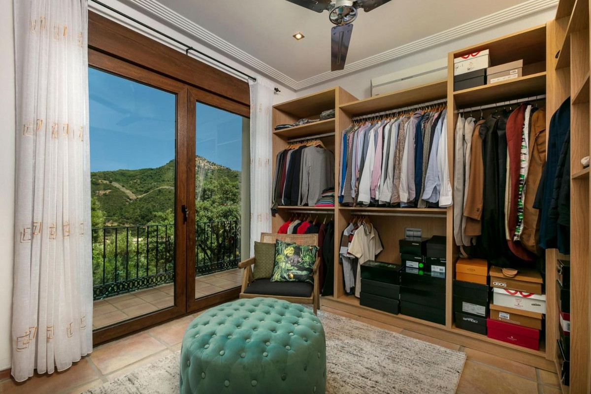 Villa for sale in Benahavís