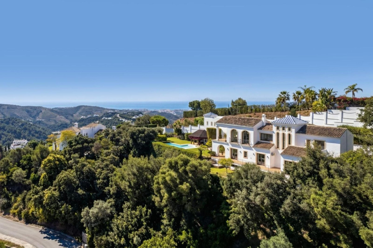 Villa for sale in Benahavís