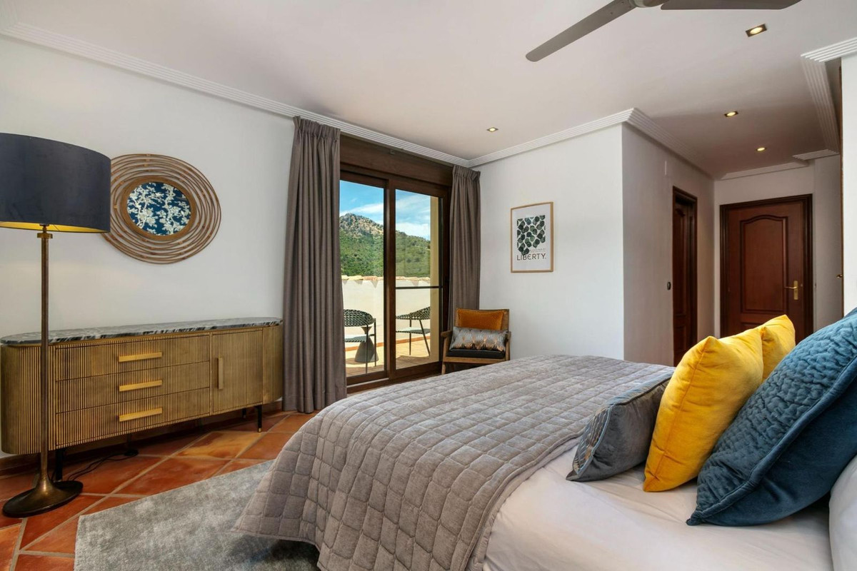 Villa for sale in Benahavís