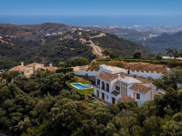 Villa for sale in Benahavís