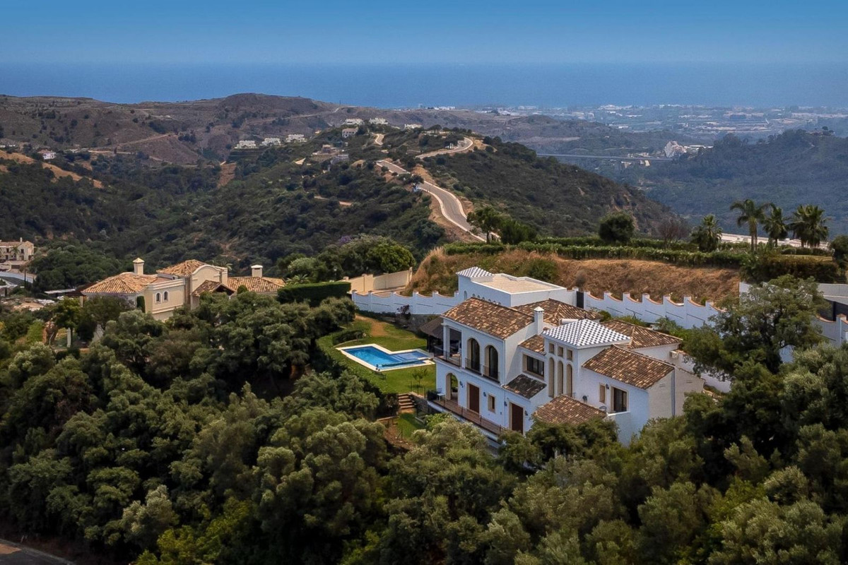 Villa for sale in Benahavís