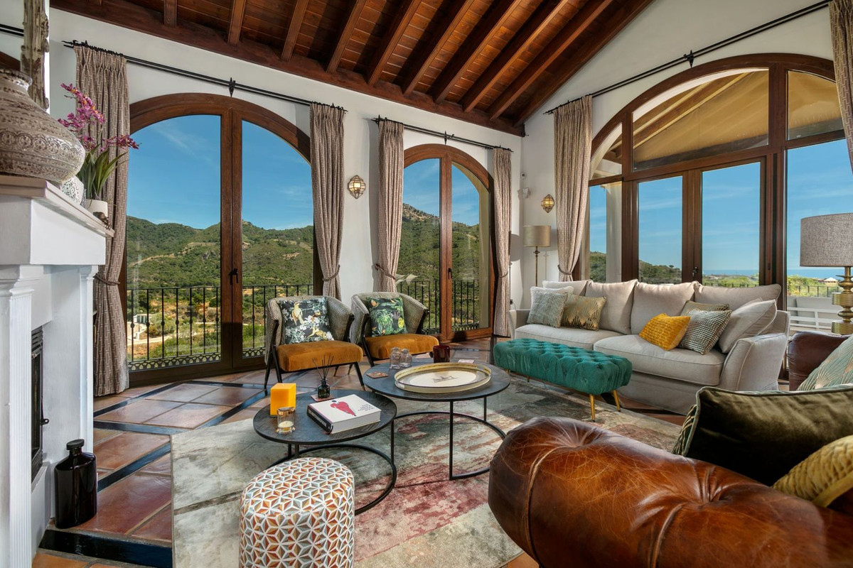 Villa for sale in Benahavís