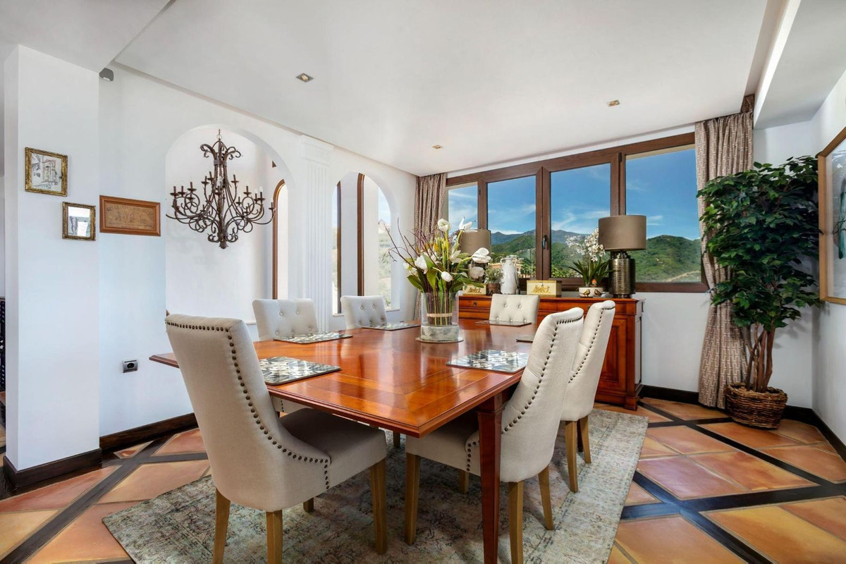 Villa for sale in Benahavís