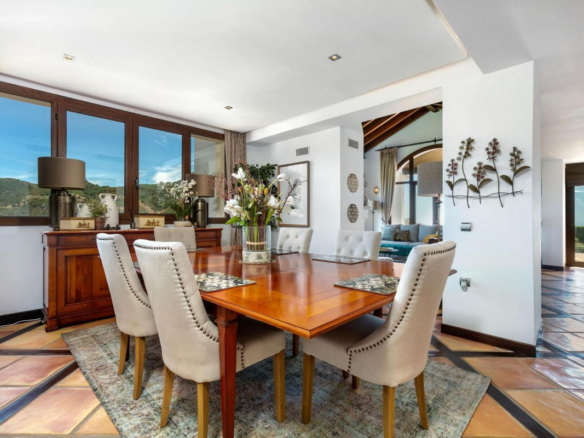 Villa for sale in Benahavís