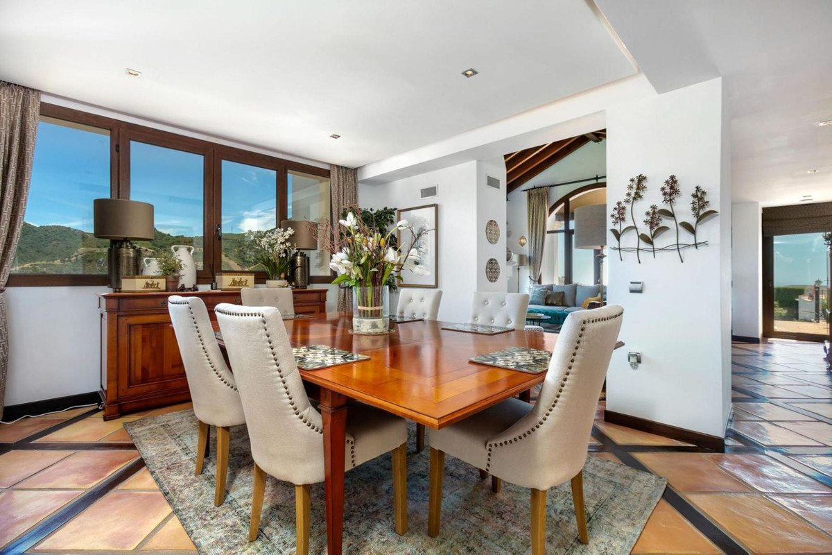 Villa for sale in Benahavís