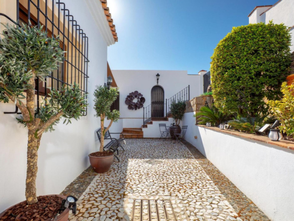 Villa for sale in Benahavís