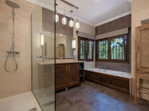 Villa for sale in Benahavís