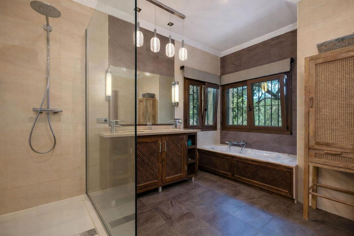 Villa for sale in Benahavís