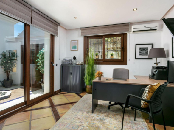Villa for sale in Benahavís