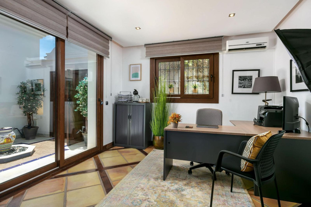 Villa for sale in Benahavís