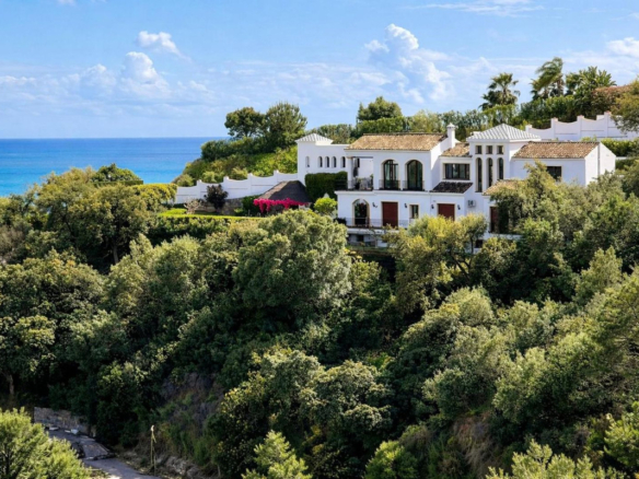 Villa for sale in Benahavís