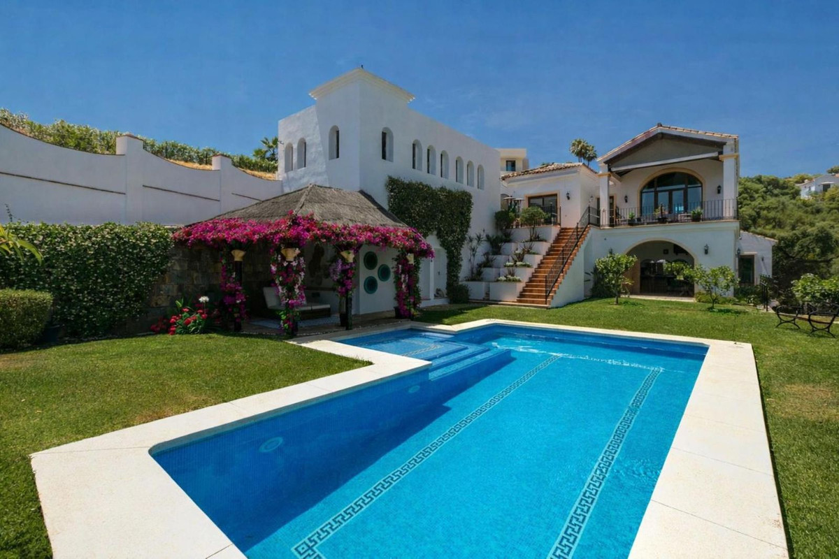 Villa for sale in Benahavís