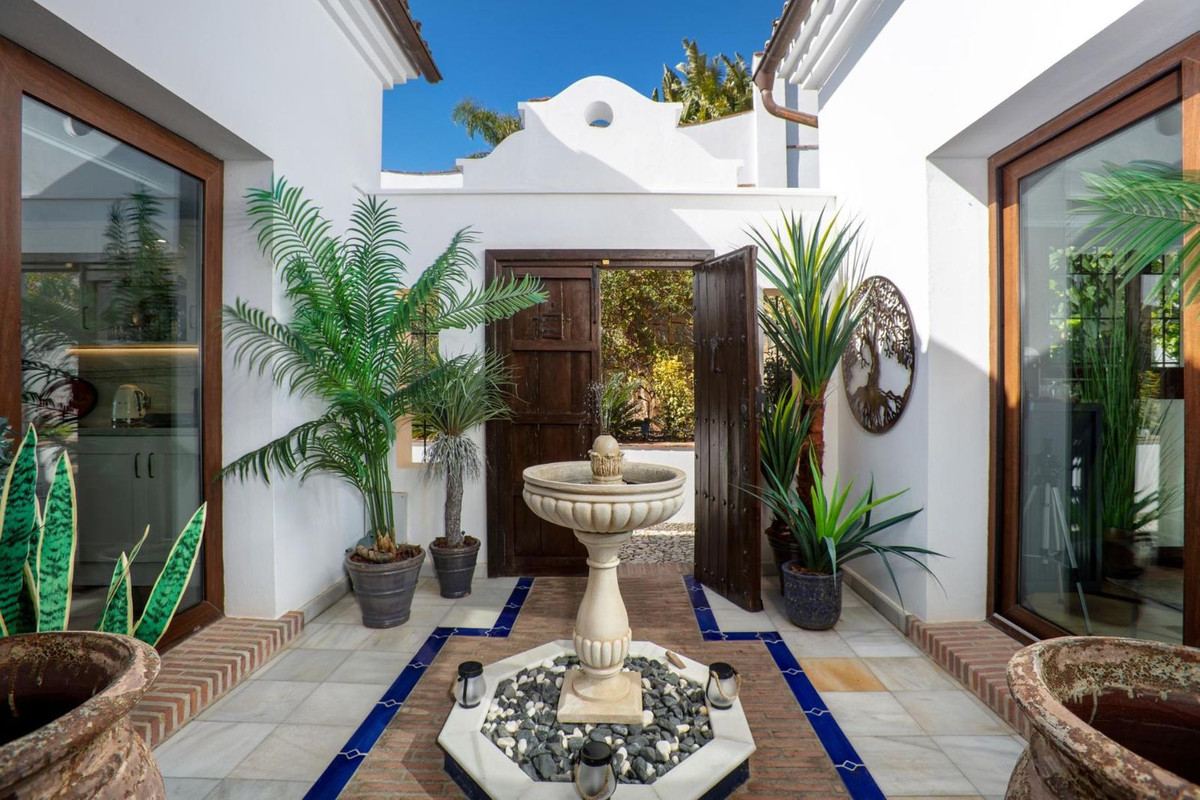 Villa for sale in Benahavís