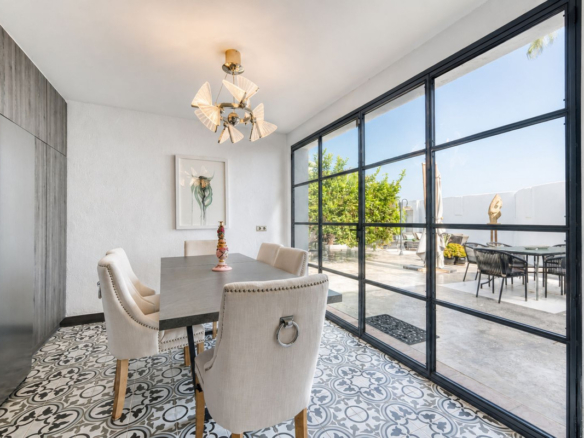 Villa for sale in Casares