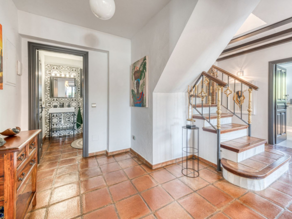 Villa for sale in Casares