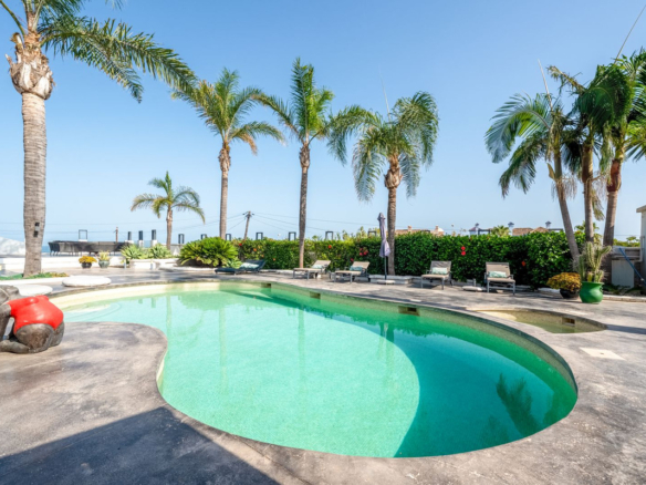 Villa for sale in Casares