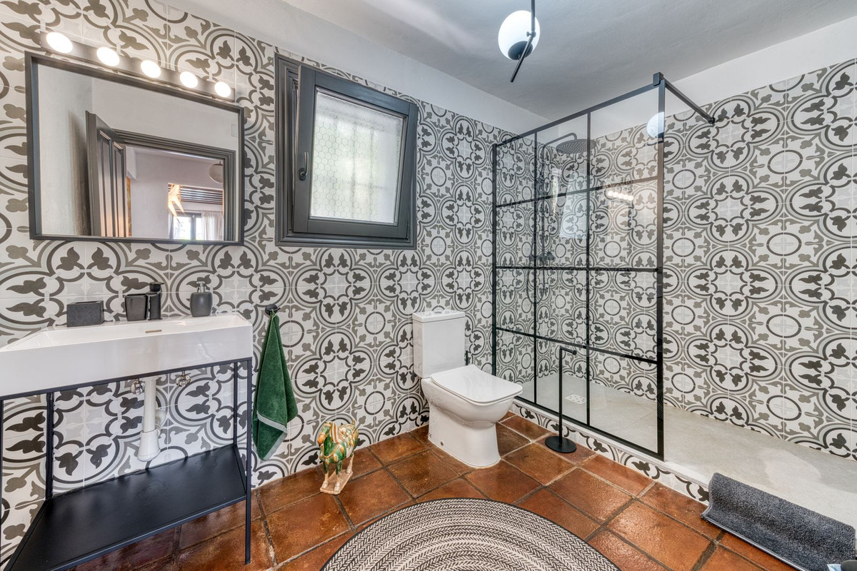 Villa for sale in Casares