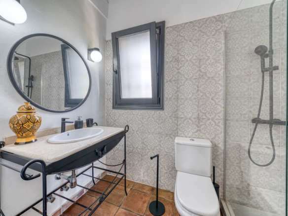 Villa for sale in Casares