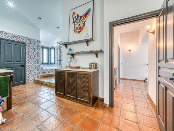 Villa for sale in Casares