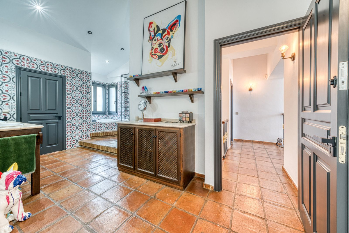 Villa for sale in Casares